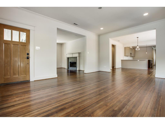 115 S. Clinton Living Family