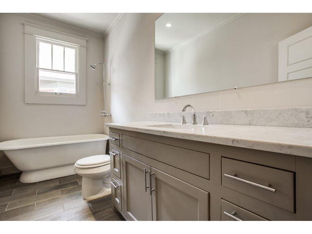 115 S. Clinton Second Bath