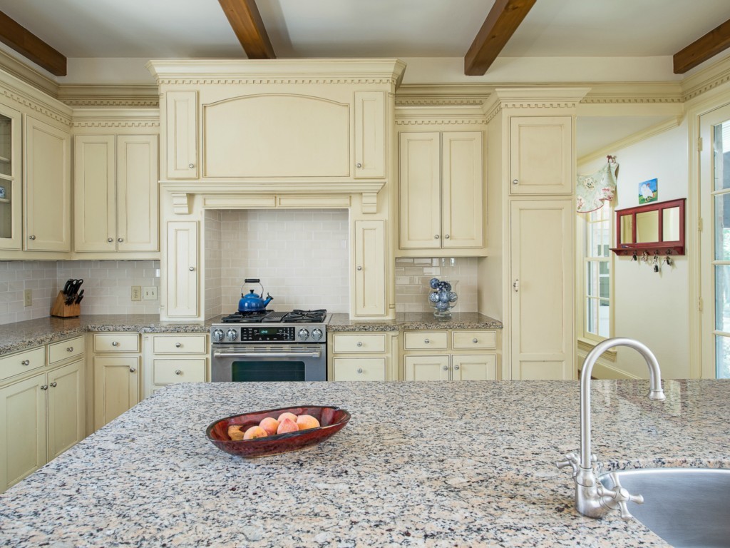 3325 Greenbrier kitchen 2