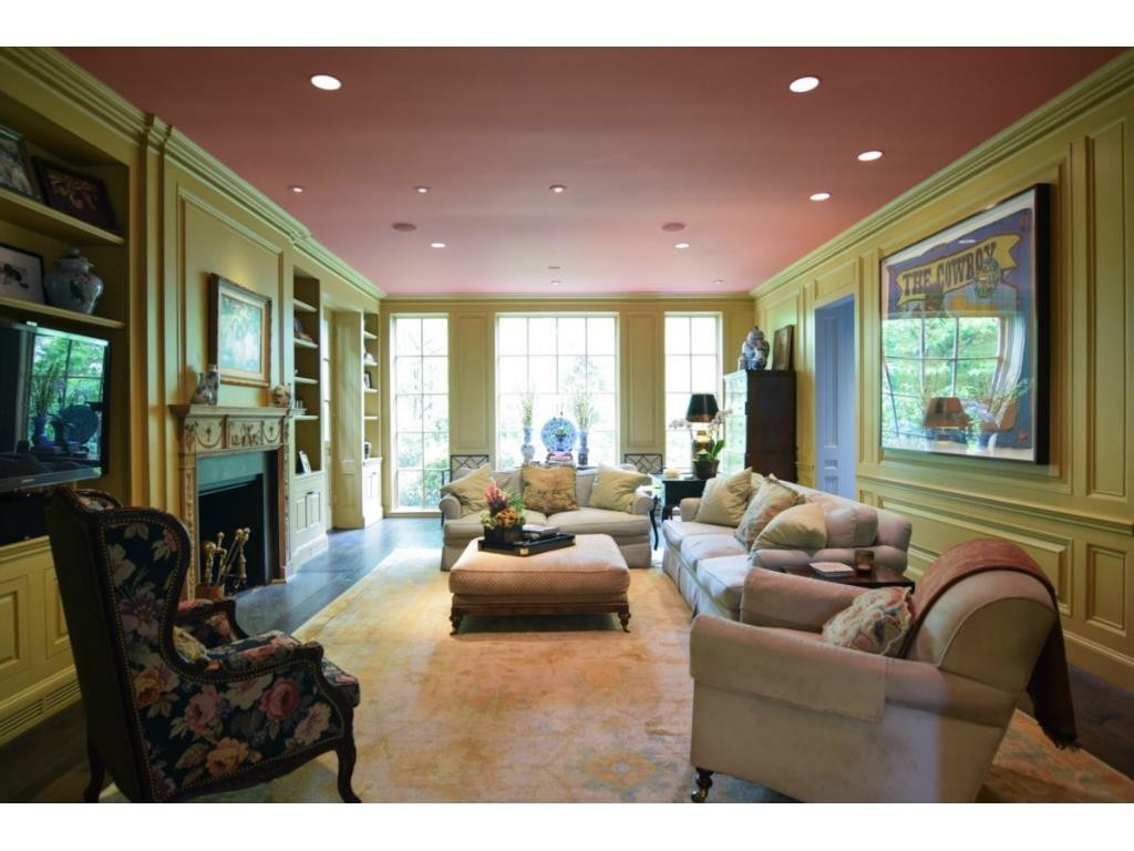 4400 St Johns den