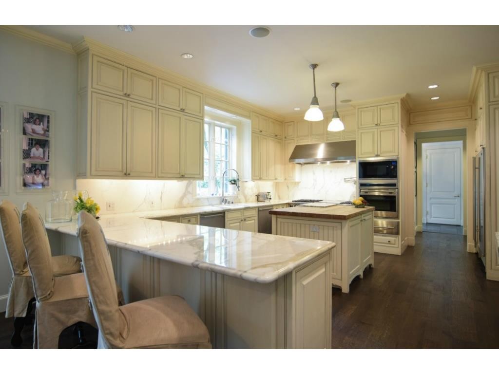4400 St Johns kitchen1