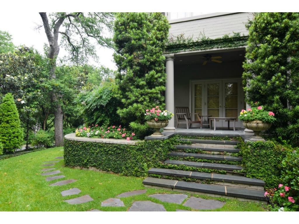 4400 St Johns porch