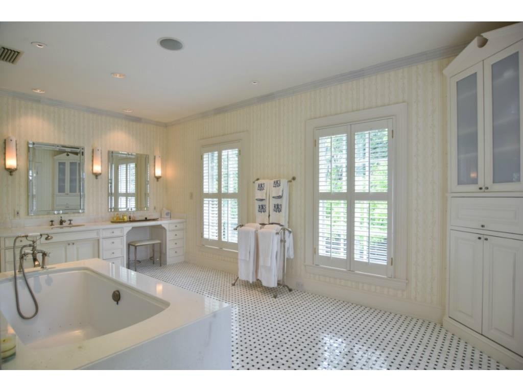 4400 St. Johns master bath