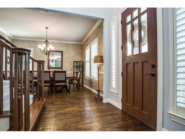 5932 Richmond Entry