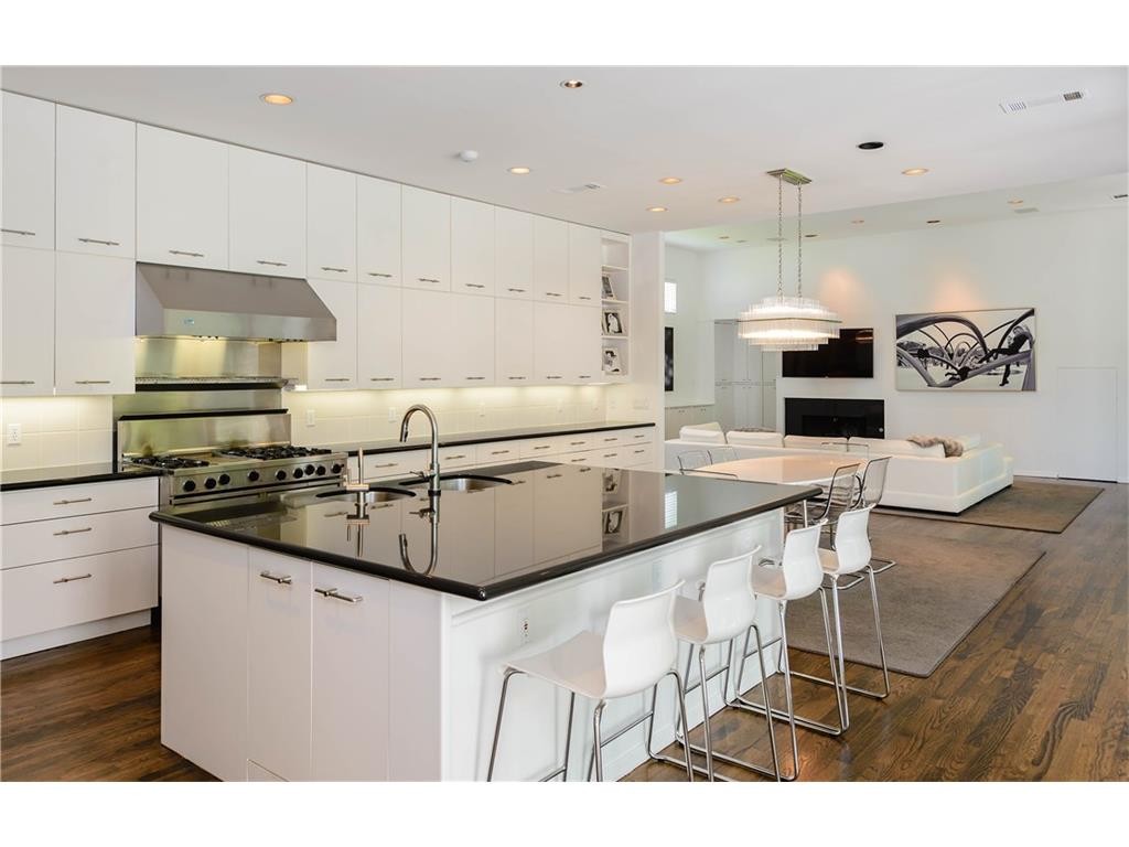 6309 Wildnerness Kitchen