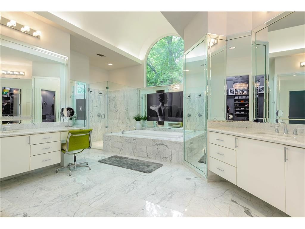 6309 Wildnerness Master Bath