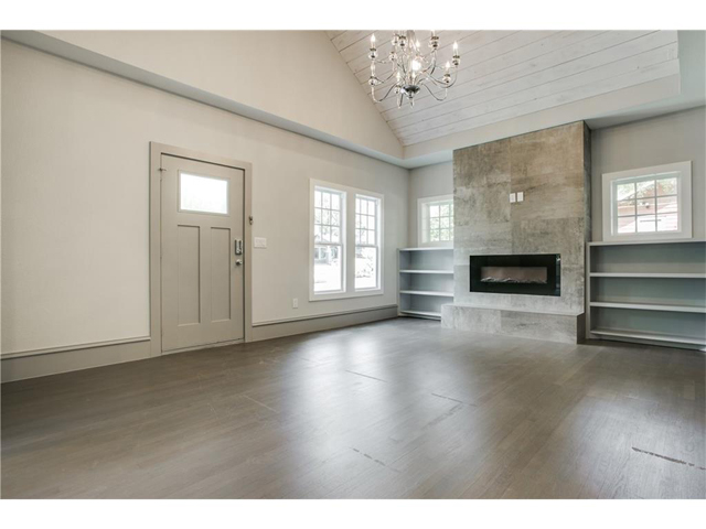 236 N Waverly Living 3