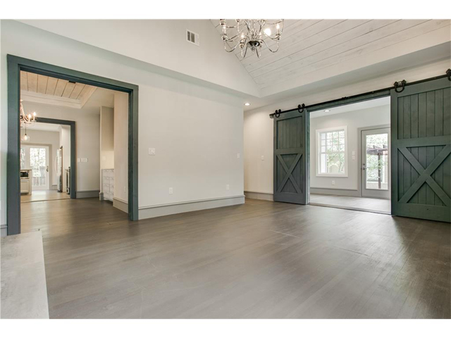 236 N Waverly Living