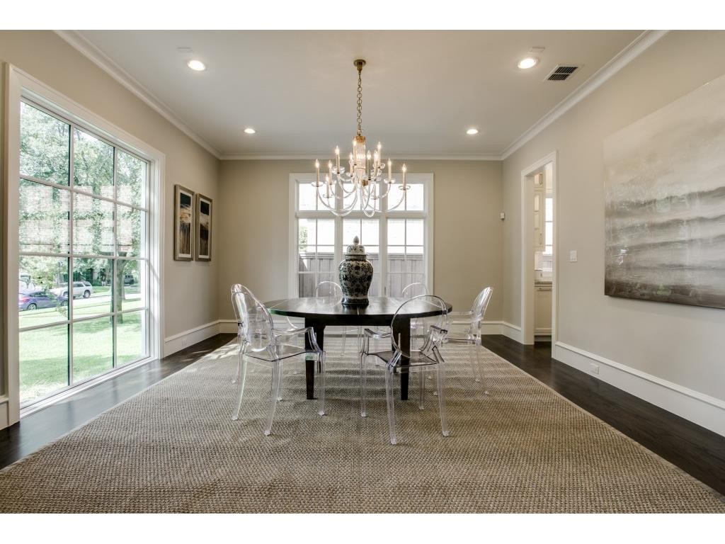 3104 Hanover dining