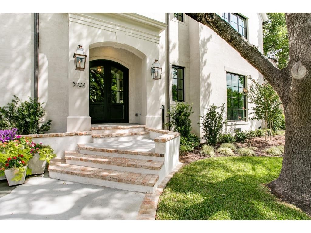 3104 Hanover entrance