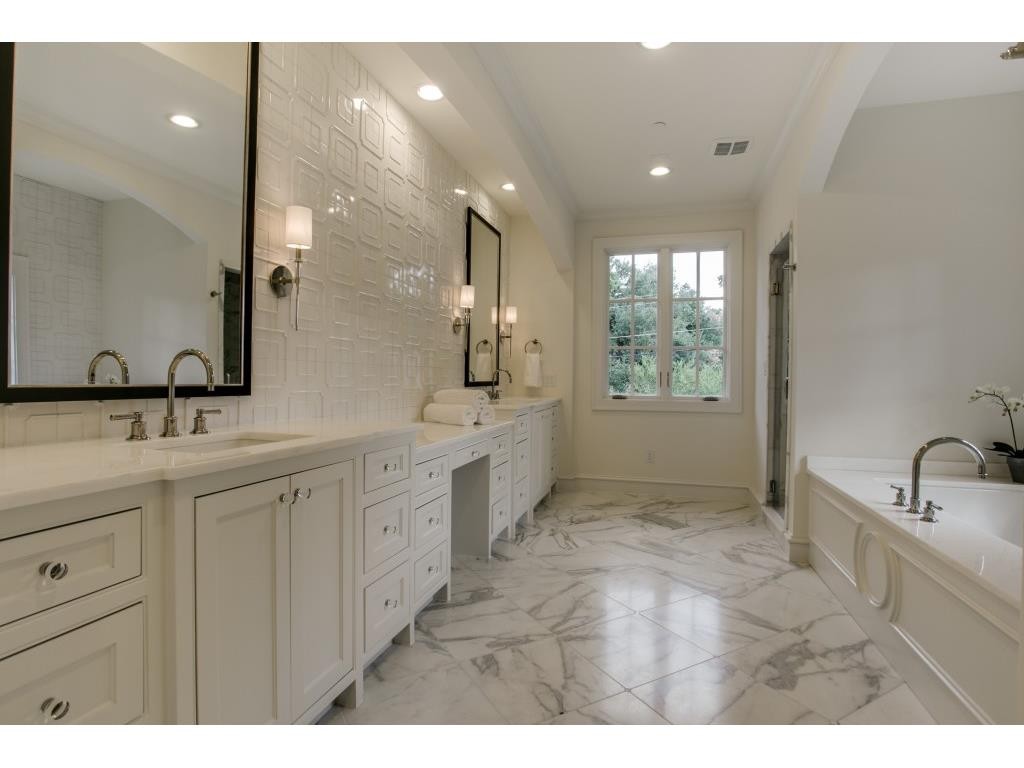 3104 Hanover master bath1
