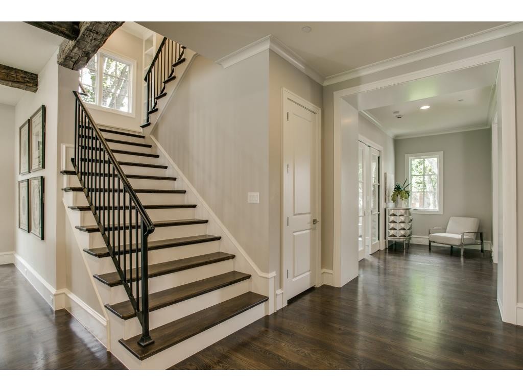 3104 Hanover stairs