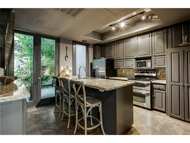 3730 Holland Kitchen