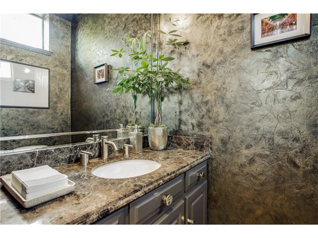 3730 Holland Powder Bath