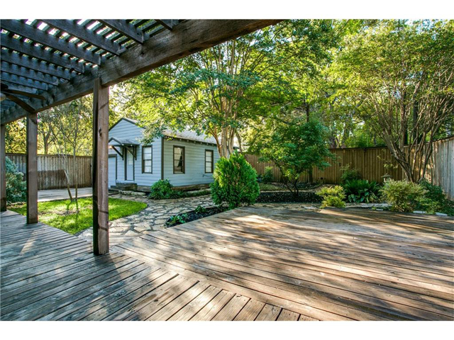 3820 Shorecrest Backyard