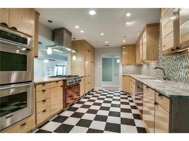 3820 Shorecrest Kitchen