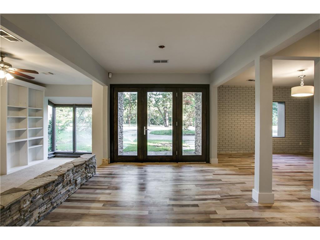 3820 Shorecrest Living 2