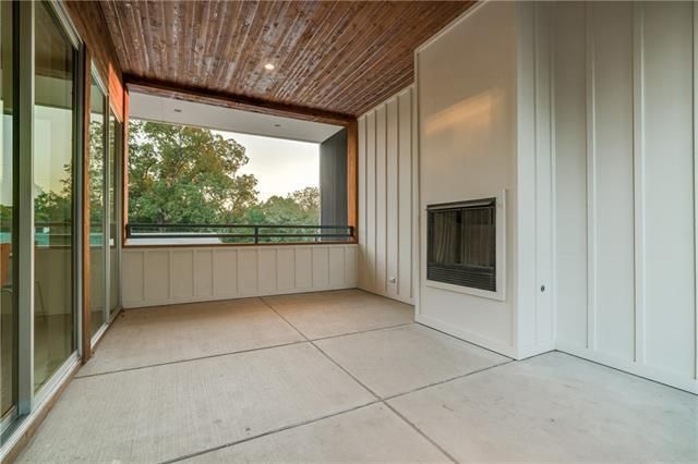 4401 Roseland V