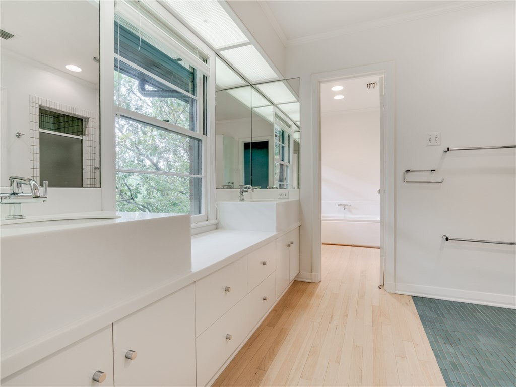 5353 wenonah master bath