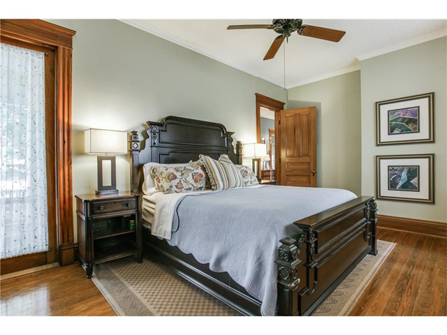 802 Brown Third Bed