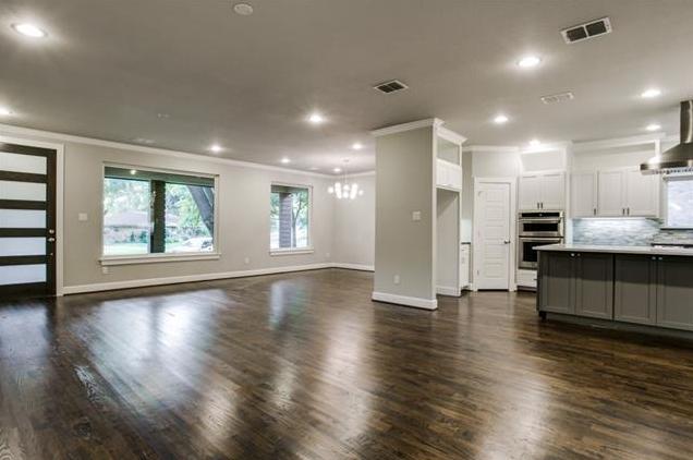 9725 Shadydale Dining Kitchen