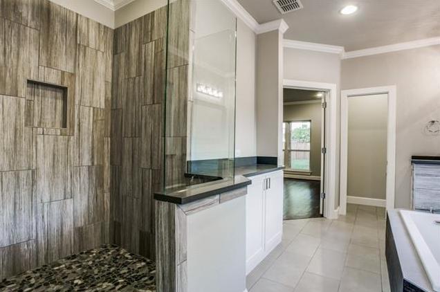 9725 Shadydale Master Bath 2