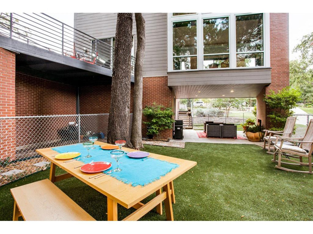 2239 Kessler Woods Lawn Dining
