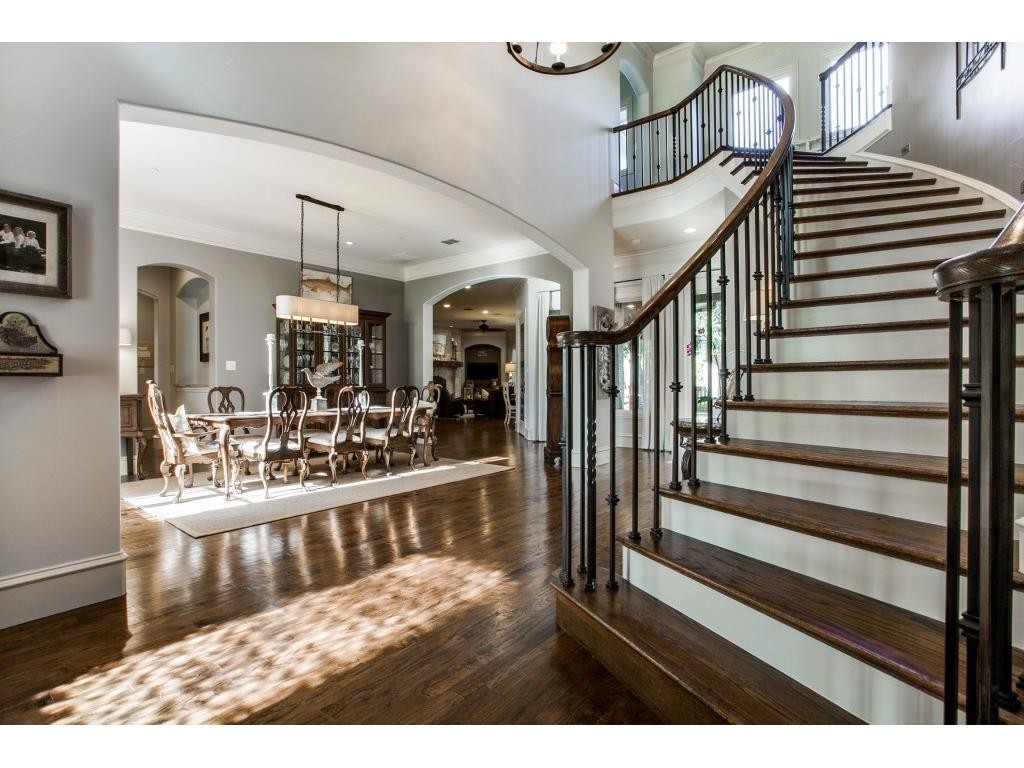 Lawnhaven foyer
