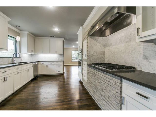 10104 Woodgrove Kitchen