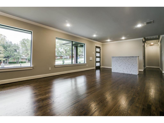 10104 Woodgrove Living 2