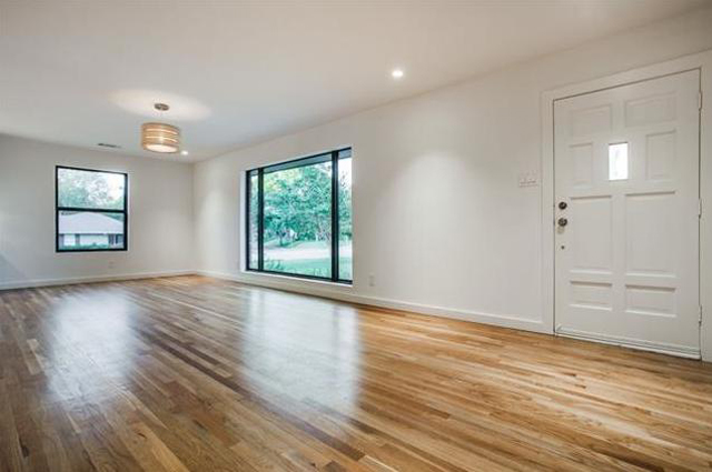 11761 Neering Dining Entry
