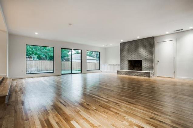 11761 Neering Living Den 2