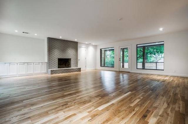 11761 Neering Living Den 3