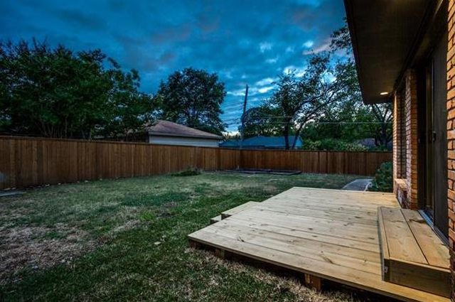 11761 Neering Side Yard