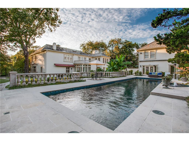 4808 Lakeside Backyard