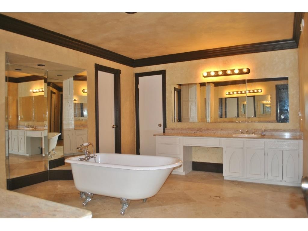 Couch master bath