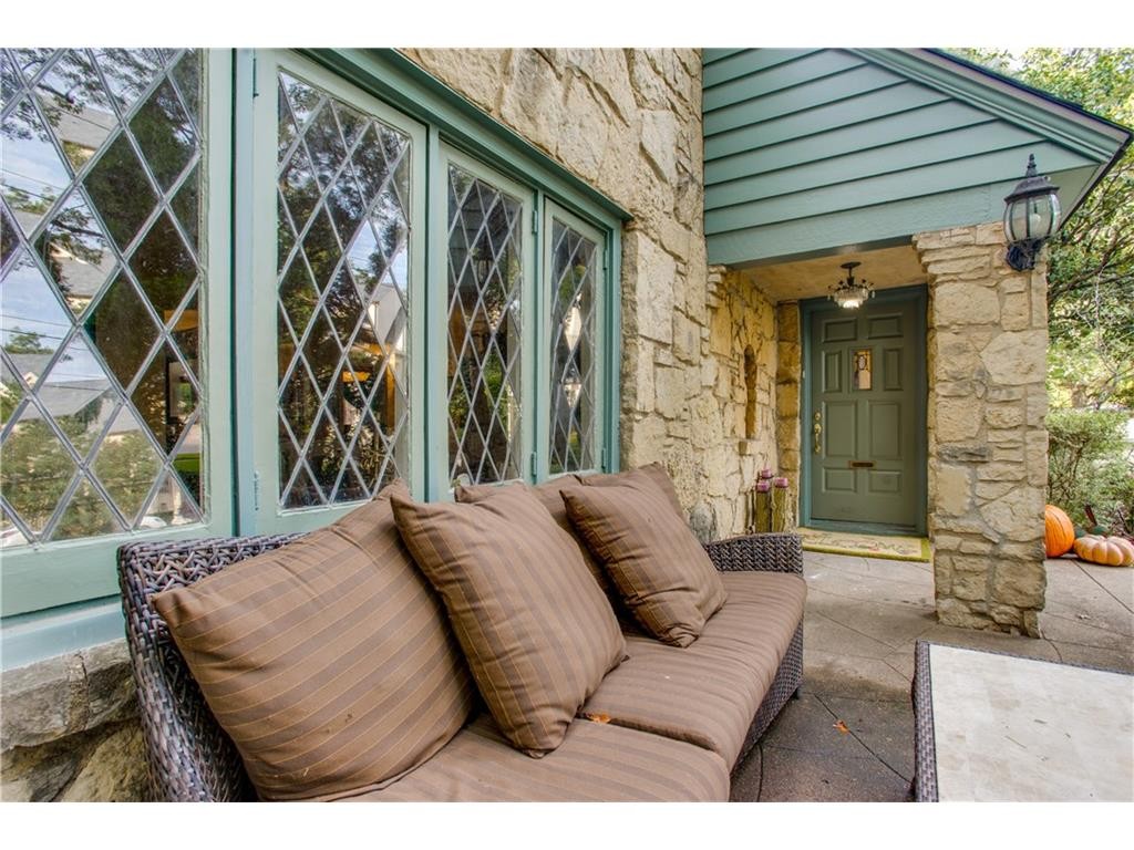 Golf porch