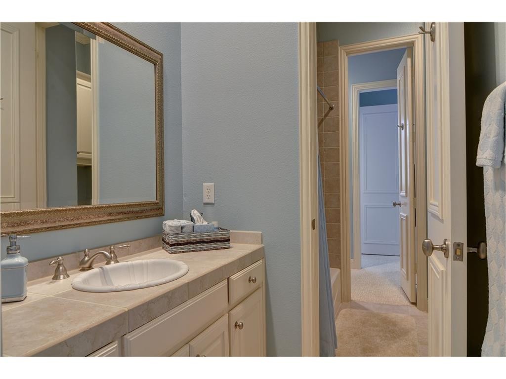 Thomas street guest bath