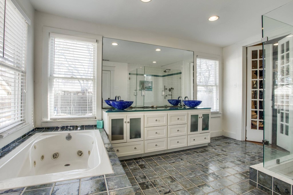 118 WH master bath