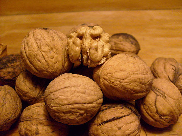 The pulp from walnuts can help hide scratches on wood. (Photo: via flickr)