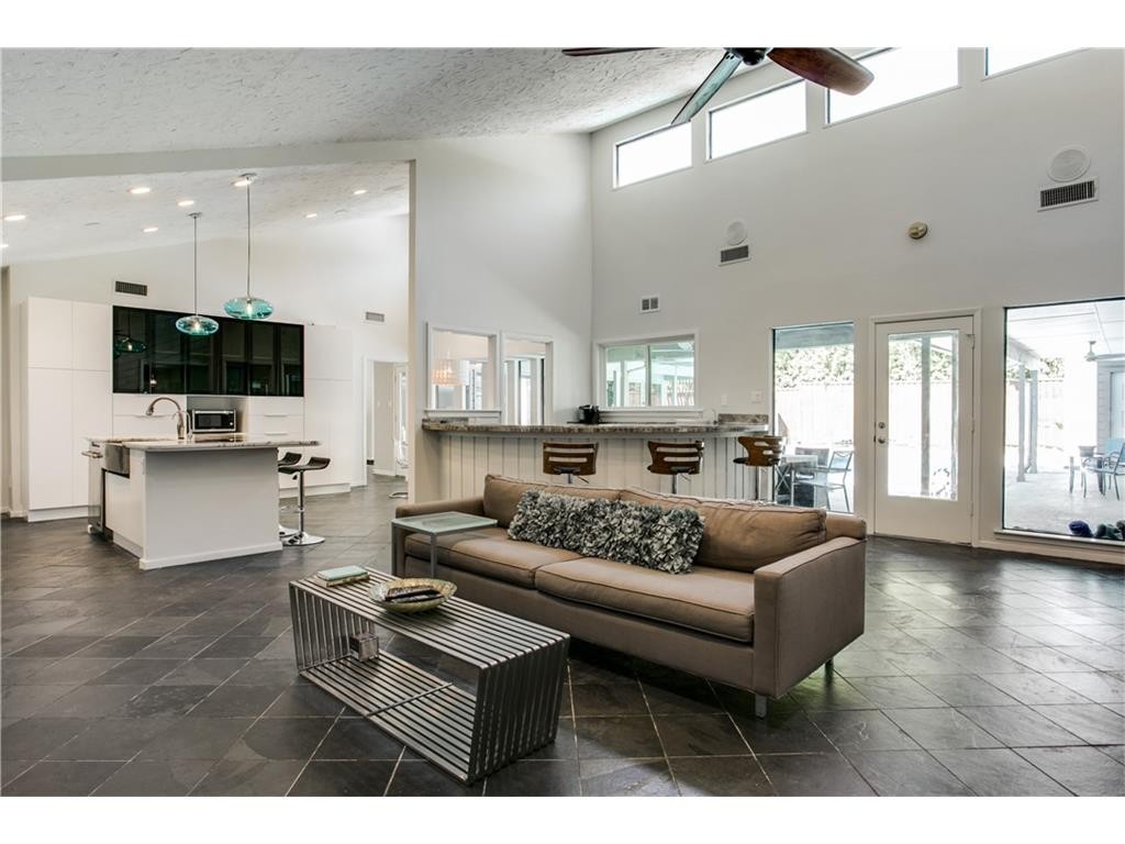 1722 Cedar Hill Den