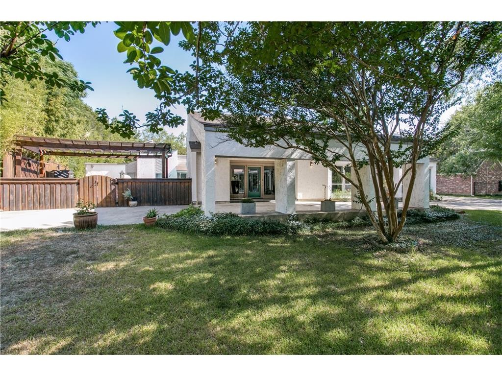 1722 Cedar Hill Front