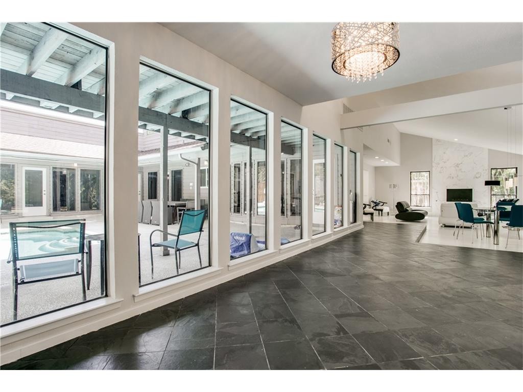 1722 Cedar Hill Living 2