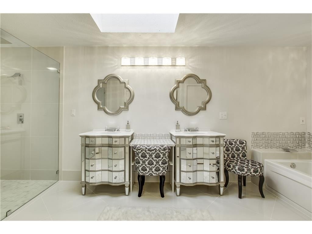 1722 Cedar Hill Master Bath