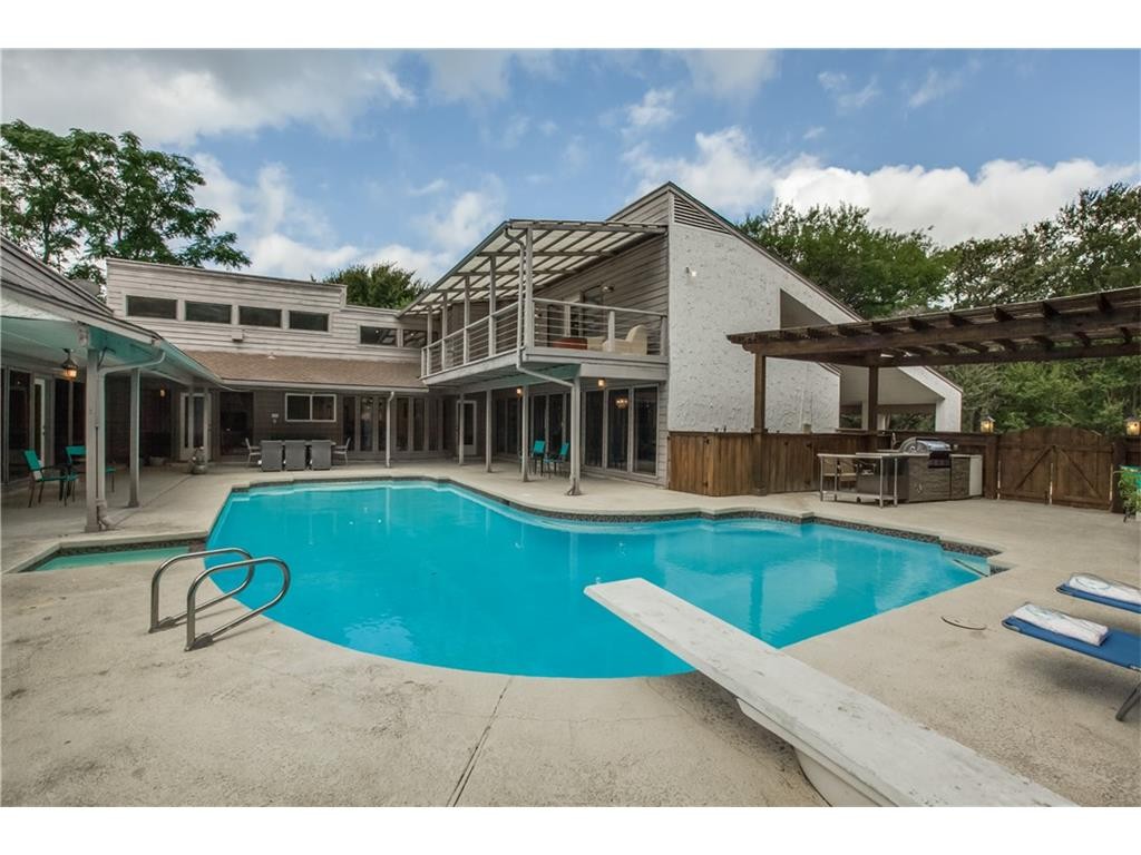 1722 Cedar Hill Pool and Patio