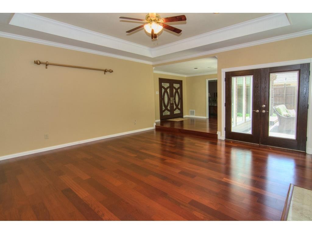 18605 Crownover Court Entry