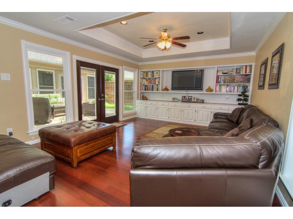 18605 Crownover Court Living