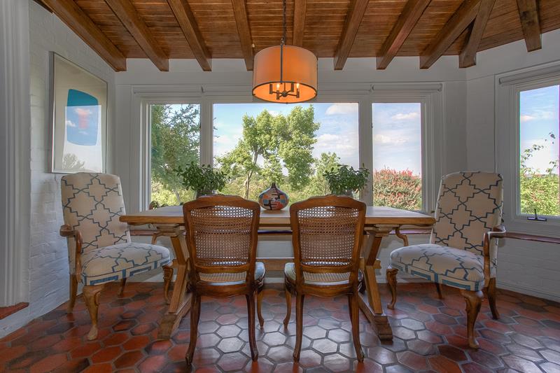 52 Valley Ridge fw dining