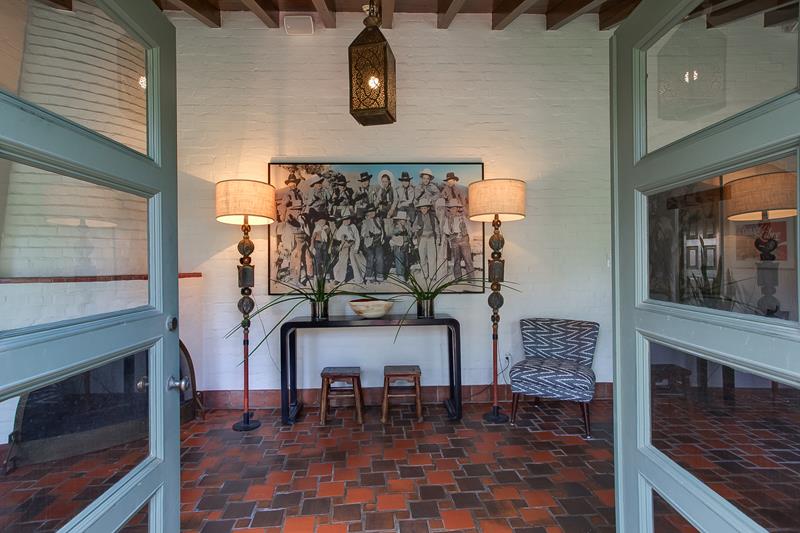 52 valley Ridge foyer