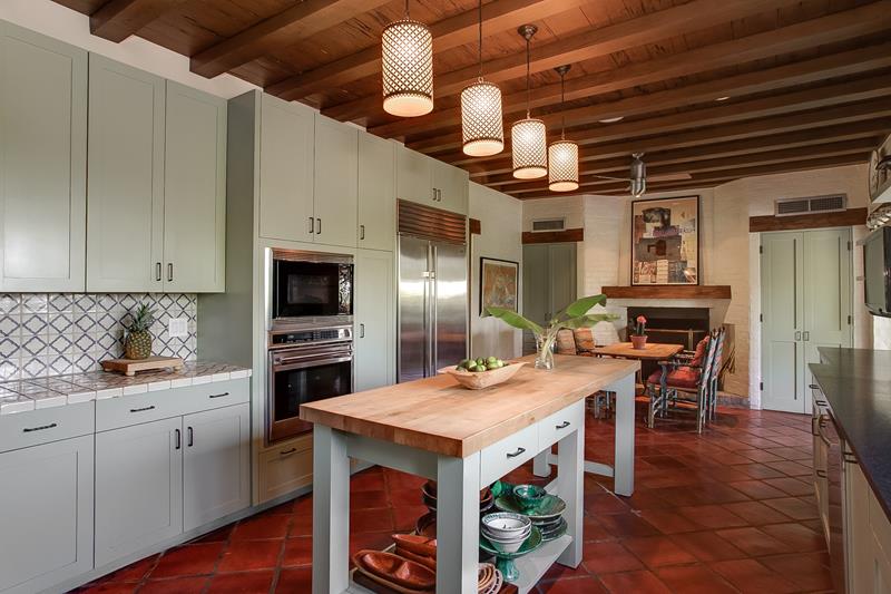 52 valley ridge fw kitchen 2